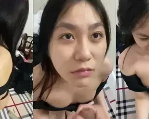 Bé sinh viên cực phẩm kêu em há miệng ra thì không chịu làm anh xuất tinh lên cả tóc em