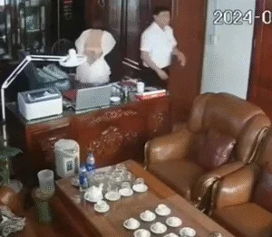 Clip lãnh đạo trường THPT ở Ninh Bình quấy rối 27 cô gái