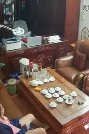 Hiệu trưởng Hải Hậu lộ cam bóp vú phụ huynh