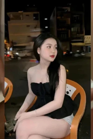 Thanh niên số hưởng bú được em sinh viên mặt xinh da trắng lồn hồng lắm nước mỗi tội YSL